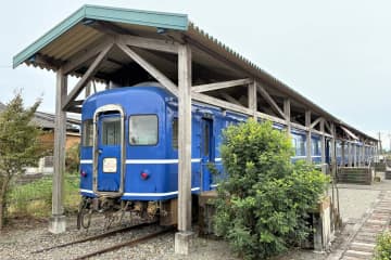 〝泊まれるブルートレイン〟が熊本・多良木町のシンボルに！かつて「はやぶさ」として67年間運行