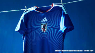 日本代表、2026年W杯用の新ユニフォーム！「日本に新たな深みを与える…シンプルながら力強い」と海外称賛