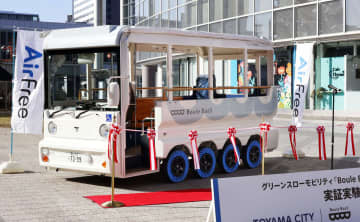 パンクしないタイヤ出発式、富山　電気バスで全国初の公道実験