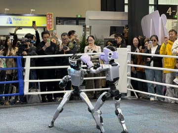 「インターネットの光」博覧会で多様なロボットに注目　中国浙江省