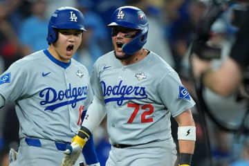 大谷翔平から「引退はできない」　大興奮のベンチで突然…FAロハスが胸打たれた“言葉”