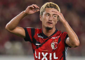 【鹿島】『左MF鈴木優磨』の奇襲でスタート! しかし前半は噛み合わず。横浜FCの“逆重心”を突こうとしたが…