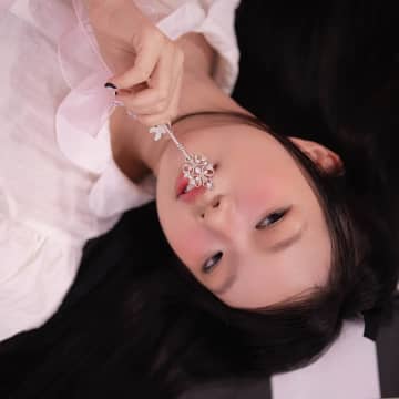 レジーナ・ソング、新EP『the gates』をリリース！2026年にセカンドアルバムのリリースも発表！