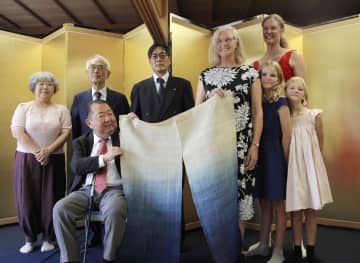 船乗っ取り、200年後「対面」　英国船の囚人と徳島藩士の子孫