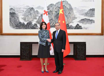 王毅氏、グルジア外相と会談