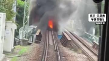 京王井の頭線の線路内で火事…未明に鉄道橋の塗装工事していて発電機や塗料などの資材が線路下に　井の頭線一部区間では上下線で運転見合せ続く
