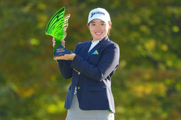 16歳・岩永杏奈が史上8人目の下部ツアーアマチュア優勝 六車日那乃2位