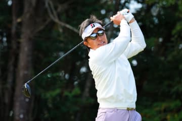 賞金ランク1位・宮本勝昌が2位発進 約135万円差のスリロットは3位