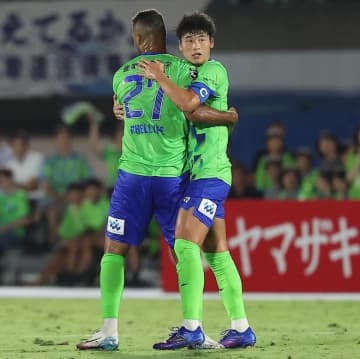 「すごいスコアになってるな」「ケチャドバだ」湘南が新潟を相手に圧巻のゴールショー！「なぜそれが出来なかった...」などの声