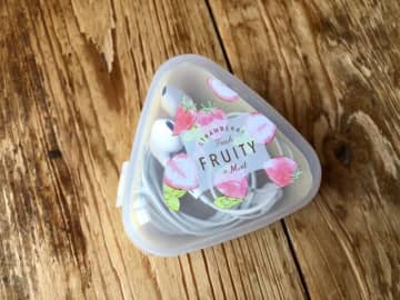 【セリア裏技】「おにぎり型ケース」は収納にも便利！イヤホン収納にも◎大活躍の活用術