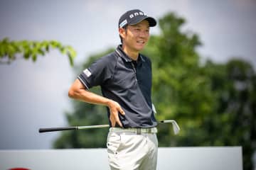 浅地洋佑が首位と1打差4位で最終日へ 池村寛世も3打差逆転圏内