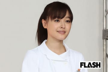 元モー娘。久住小春、“パックリニット”で美背中披露しファン絶賛“年収数千万円”エリートとの熱愛報道も話題に