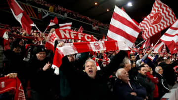 「死にたいのか？」英列車刺傷事件、勇敢に立ち向かったサッカーファンを“愛するクラブ”が称える