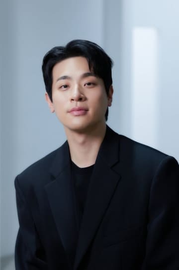 映画「顔」パク・ジョンミン “視覚障害者である父の人生を考えるきっかけになった”