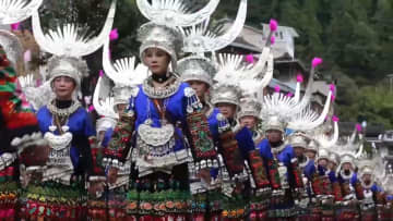 ミャオ族の伝統的祝日「苗年」を盛装でお祝い　中国貴州省