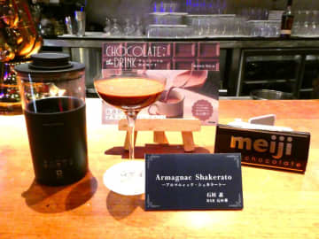 明治がレシピブックを著してチョコレートを飲み物に置き換える「のむチョコレート」提案強化