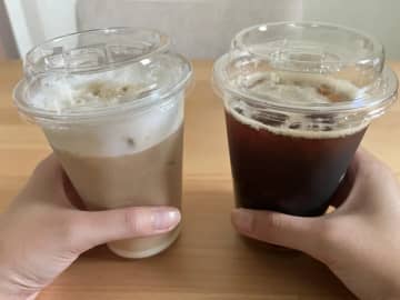 両手がふさがる悩みが一瞬で解決！　コンビニ袋で『2杯のコーヒーを持てる裏ワザ』が便利すぎ