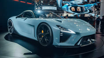 【JMS 2025】レクサスの巨大グリル、豊田章男会長の鶴の一声で廃止へ！「スピンドルから脱却せよ」