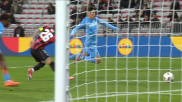 「追加で呼んでほしい」日本代表選外の24歳MFが大活躍「狙ってたな」超反応からの巧妙“仕掛け”でPK獲得の一部始終