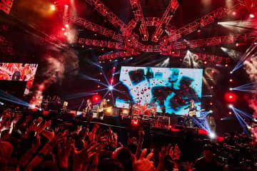 LUNA SEA・真矢、ルナフェスにサプライズ登場　12月にライブ開催を発表「少しでもドラムが叩きたい」