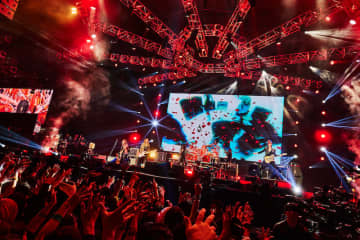 ＜LUNATIC FEST. 2025＞初日に真矢サプライズ登場。＜LUNATIC X’MAS 2025＞開催を発表