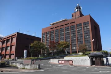 息子運転の車が父親ひく　路上にいた86歳死亡、三重