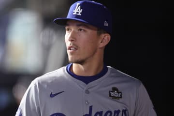 「幸せな目覚まし」ド軍エドマン、１歳長男に顔を踏まれて起床!?　妻が公開した“微笑ましいショット”が反響「お茶目な日常にほっこり」