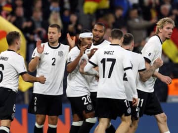 「懐かしさを感じる」「かっこいい」ドイツ代表の新ユニが話題沸騰！“伝説的なユニホーム”のオマージュ「西ドイツ時代に似てる」