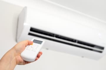 少しでも光熱費を抑えたい…。エアコンの設定温度を1度変えると、どれくらい節約できるのでしょうか？