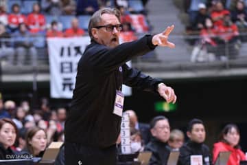 アイシンBTテーブス新HC、初陣に敗戦も「プレーオフは不可能じゃない」と立て直し誓う