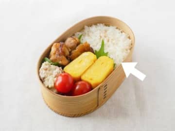 お弁当の詰め方が上手になる♡まずは〈ご飯の入れ方〉を変えてみて！断然見た目が良くなるポイントとは♪