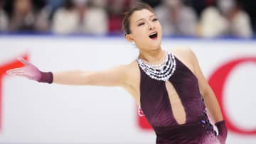 今季世界最高得点に坂本花織うれしさで崩れ落ちる　引退表明の坂本にファンは再び「こんなキレッキレなのに引退するなんて」と嘆きの声【フィギュア NHK杯】