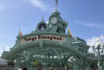 昔のディズニーと違う？サングラスや茶髪のキャストが増えたワケ、オリエンタルランドに聞いた