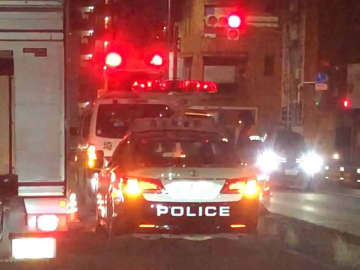 女性死亡…車にはねられる　現場は片側2車線の県道、見通しいい直線道路　道路上の女性と衝突　「前をよく見ていなかった」と容疑認める運転手