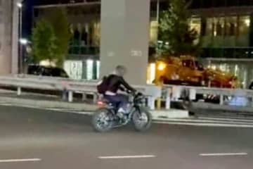 モペット違反が急増「ペダルあるから自転車」は通用せず…歩道走行で重い罰則も