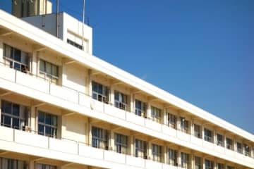 マンモス校、極小校…それぞれのメリット・デメリットを教えて！ 引っ込み思案で、人見知りな我が子の小学校選びに悩む母親へのアドバイス続々