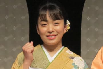 夫は元大関、36歳・演歌歌手の“激変”ぶりにファン騒然「これは!!」「びっくりした笑」　杜このみがアプリで“イメチェン”
