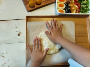 人気体験に限定メニュー登場★旬のりんごと自家製カスタード♪ グルテンフリーの米粉ピザ作り体験開催★【11月29日/あいとうマーガレットステーション】