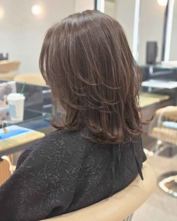 結んでも下ろしてもイケる！【40・50代】がマネしたい♡「長めレイヤー」