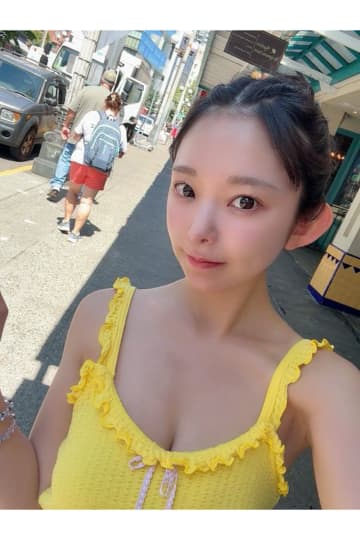 人気グラドルのへそ出しコーデが「細い」「スタイルも抜群すぎる！」　長澤茉里奈にファン驚き