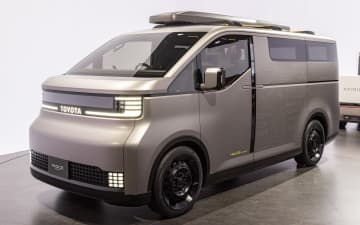 トヨタ、新型ハイエースとなるのか？　突然展示されたハイエースコンセプト