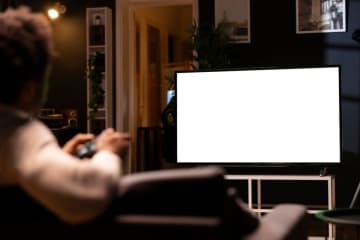 「チューナーレステレビならNHK受信料はいらない」という妹。わが家も買い替えたいですが、あとで“まとめて請求”されないですか？ 本当に払わなくて大丈夫でしょうか？