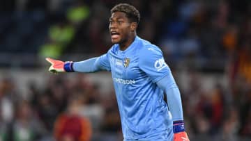 JFA　鈴木彩艶がケガで代表戦2試合の不参加発表　9日のミラン戦で交錯し一時治療でプレー中断…