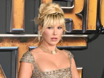 「老け見え」と非難されたミリー・ボビー・ブラウン、サブリナ・カーペンターに救われていた