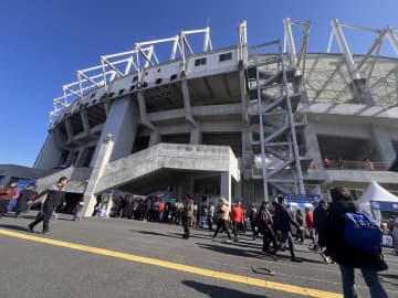 【水戸-大宮】J2昇格争いの大一番、決定機の直後に観客が倒れて約17分間中断。選手は一旦ロッカーに引き上げる