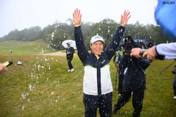 畑岡奈紗が雨のプレーオフ制す　日本勢“年間7勝”で最多記録また更新