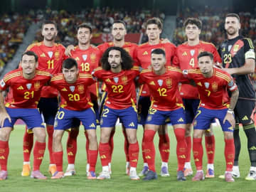 「なんて美しいんだ」「可愛い」スペイン代表の新ユニホームに脚光！ 国旗と国章から着想「ベルギーのユニかと思った」「トレーニングウェアに見える」