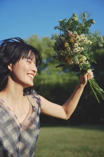 橋本愛、20代ラストを写し取る。写真集『タイトル未定』で見せる“今”のすべて