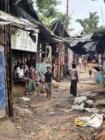 不法移民の船が転覆、多数不明　マレーシア沖、100人乗りか