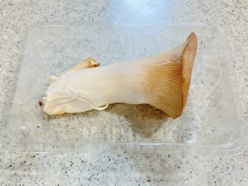 【簡単レシピ】エリンギに10箇所の切り込みを入れて？　できた一品がたまらん…！